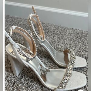 Badgley Mischka Blue & Silver Heels with Rhinestone Straps NWOT Size 9.5